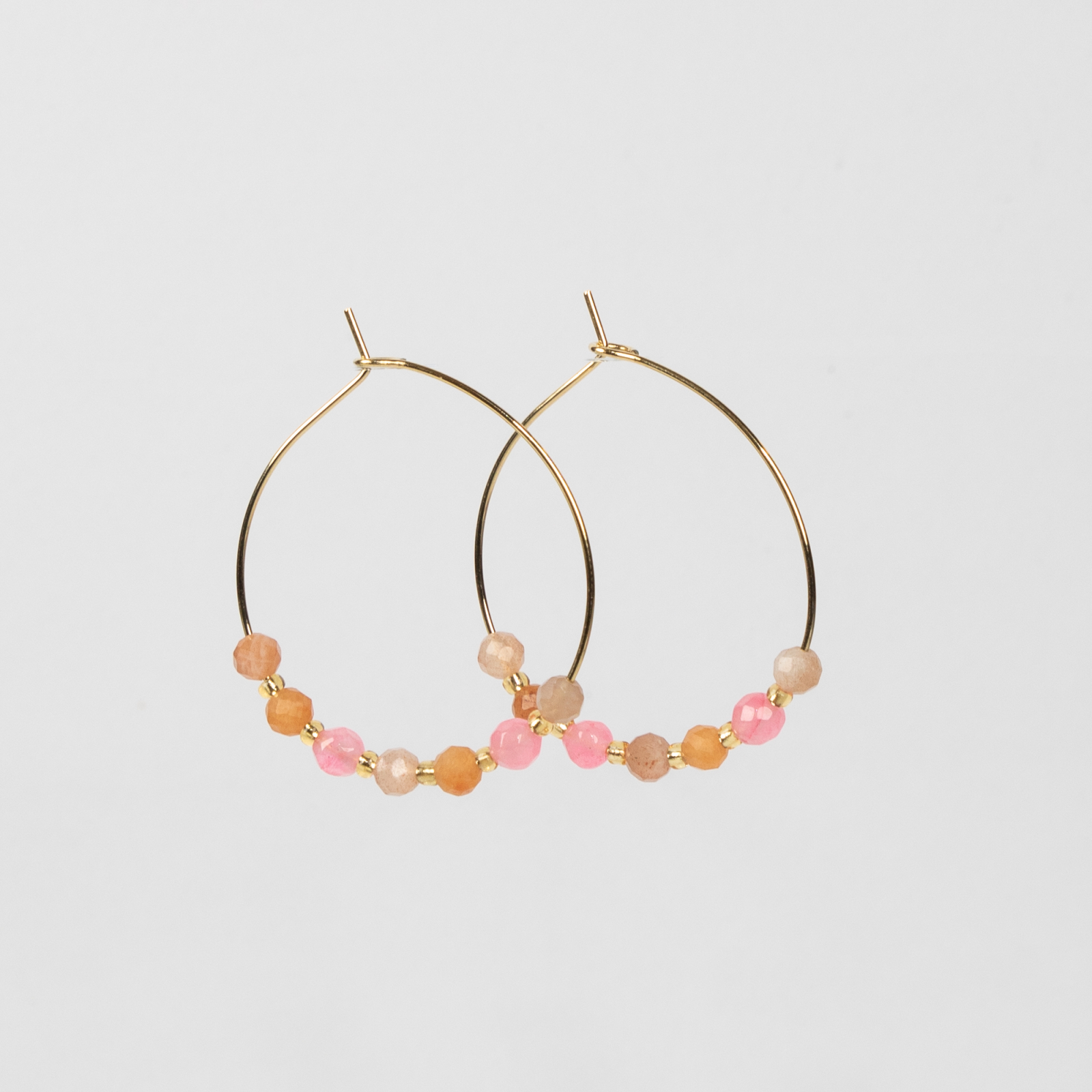 Maja Hoops med sten i pink og orange fra le mosch