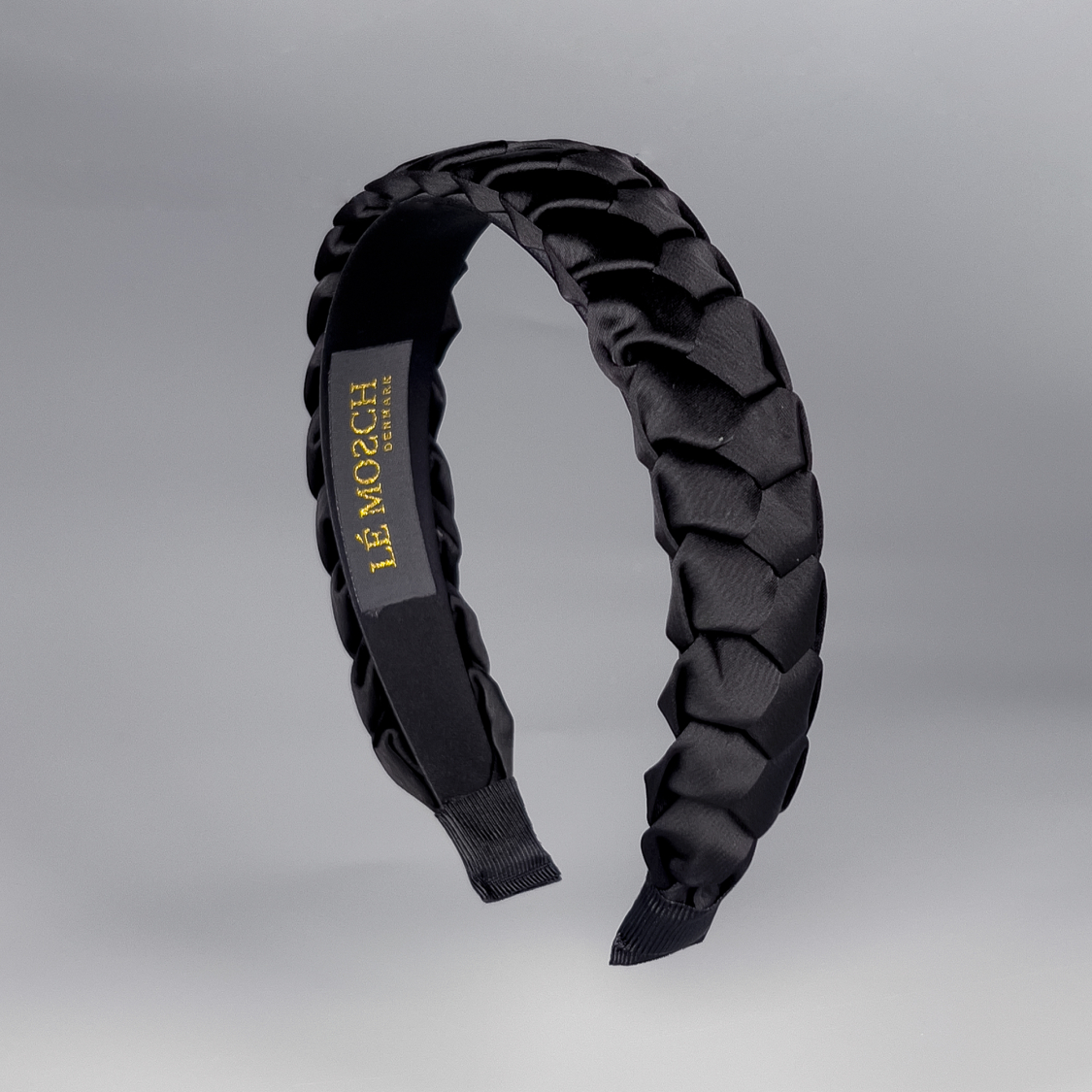 Flarina hårbøjle - Sort flettet bånd fra LÉ MOSCH, pæn hårbøjle med flet look, feminin og anvendelig hårbøjle, 