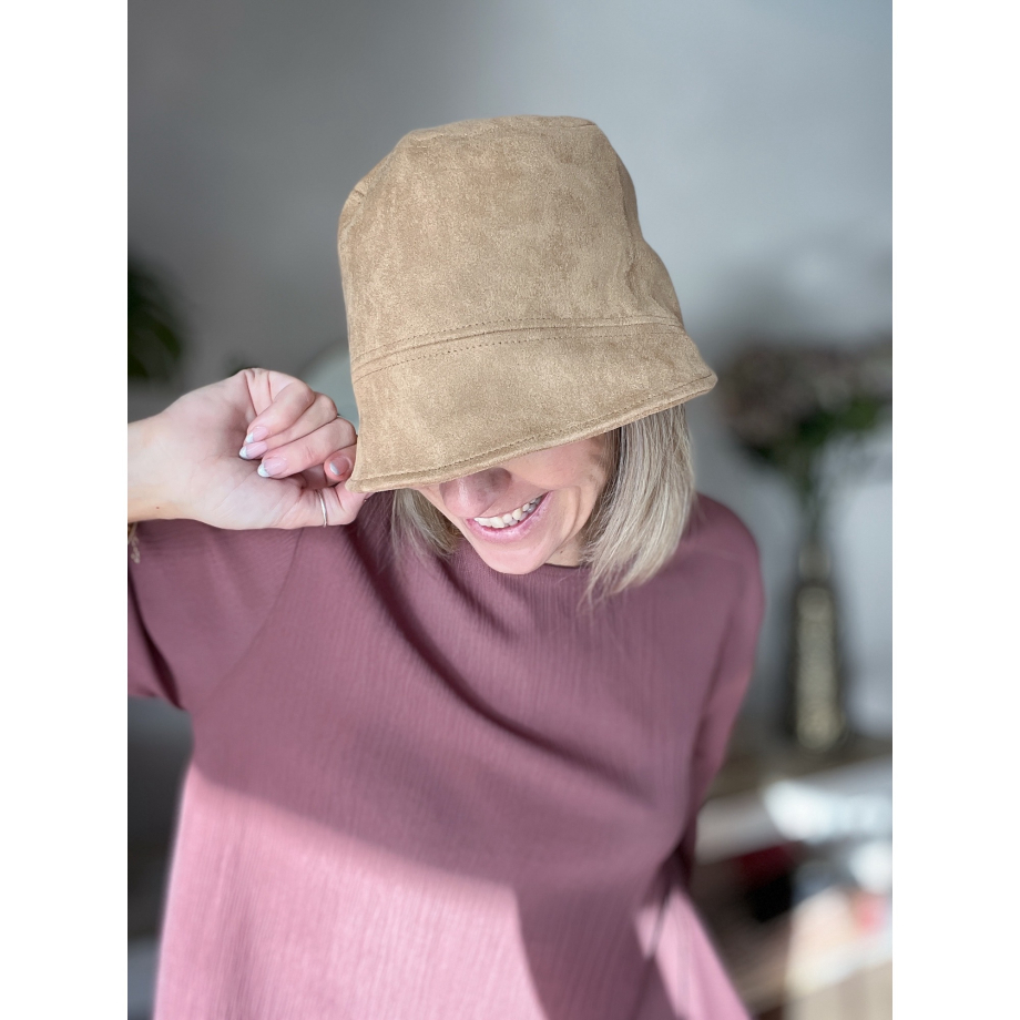 nancy suede ruskindslook hat bøllehat fra le mooch