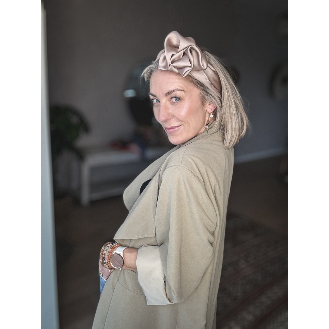 Sonja satin tørklæde i mud fra le mosch