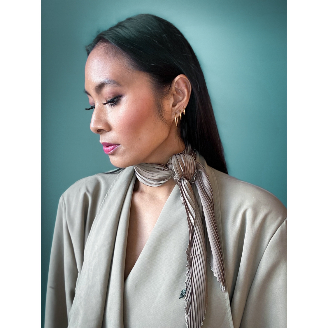 Selma plisseret tørklæde i oliven fra le mosch