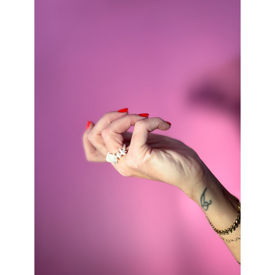 Ariel ring - Hvid Pearl Shell Chip fra le mosch