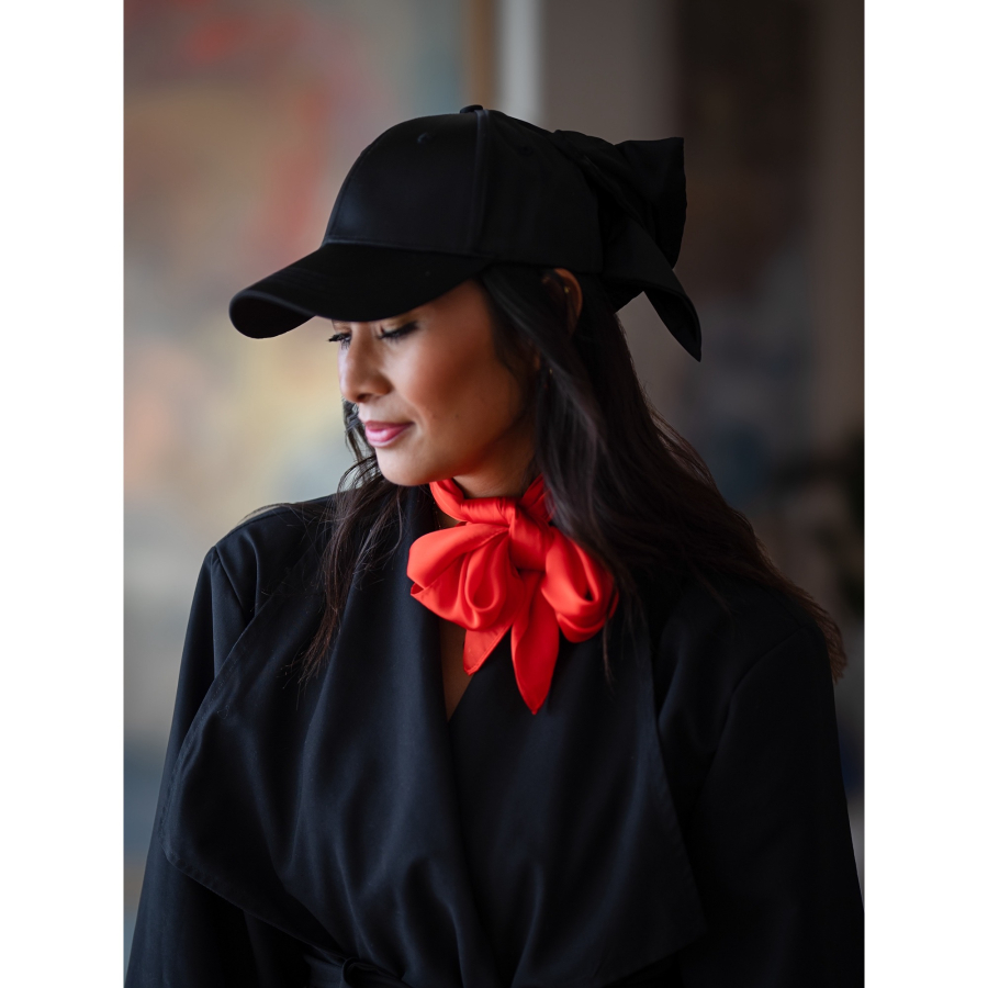 Marissa Cap med sløjfe i Sort fra le mosch