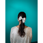 Galore hårelastik med sløjfe i sølv fra LÉ MOSCH, smuk og iøjnefaldende sløjfe til dit hår,