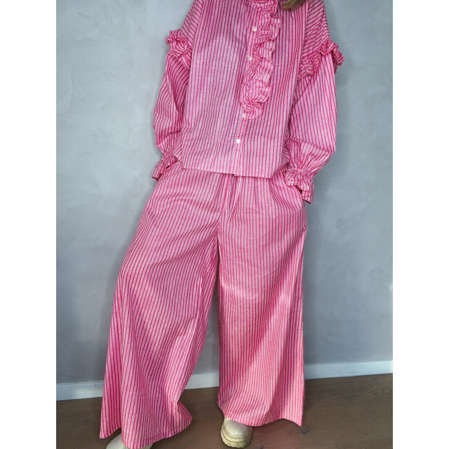 Lullu bukser i pink med Smalle striber fra le mosch. Bukse med brede ben og elastik i taljen