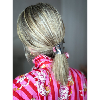 Gigi Hair Cuff - sølvlook fra le mosch. Sølv clips til at sætte i elastikken Gigi Hair Cuff - sølvlook fra le mosch. Sølv clips til at sætte i elastikken