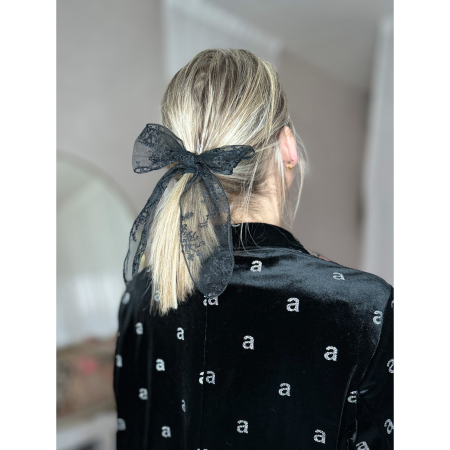 Greta hårelastik med blondesløjfe i sort fra le mosch