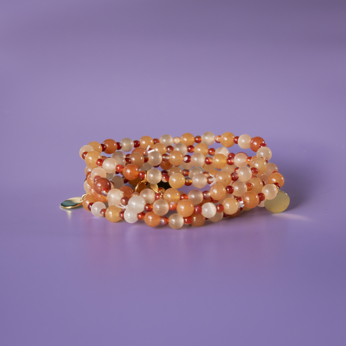 Haniel MIX armbånd i RØD er et smukt mix af Rød Karneol, Rød aventurin og Champagne Tigerøje i 6 mm. og 2 mm fra le mosch