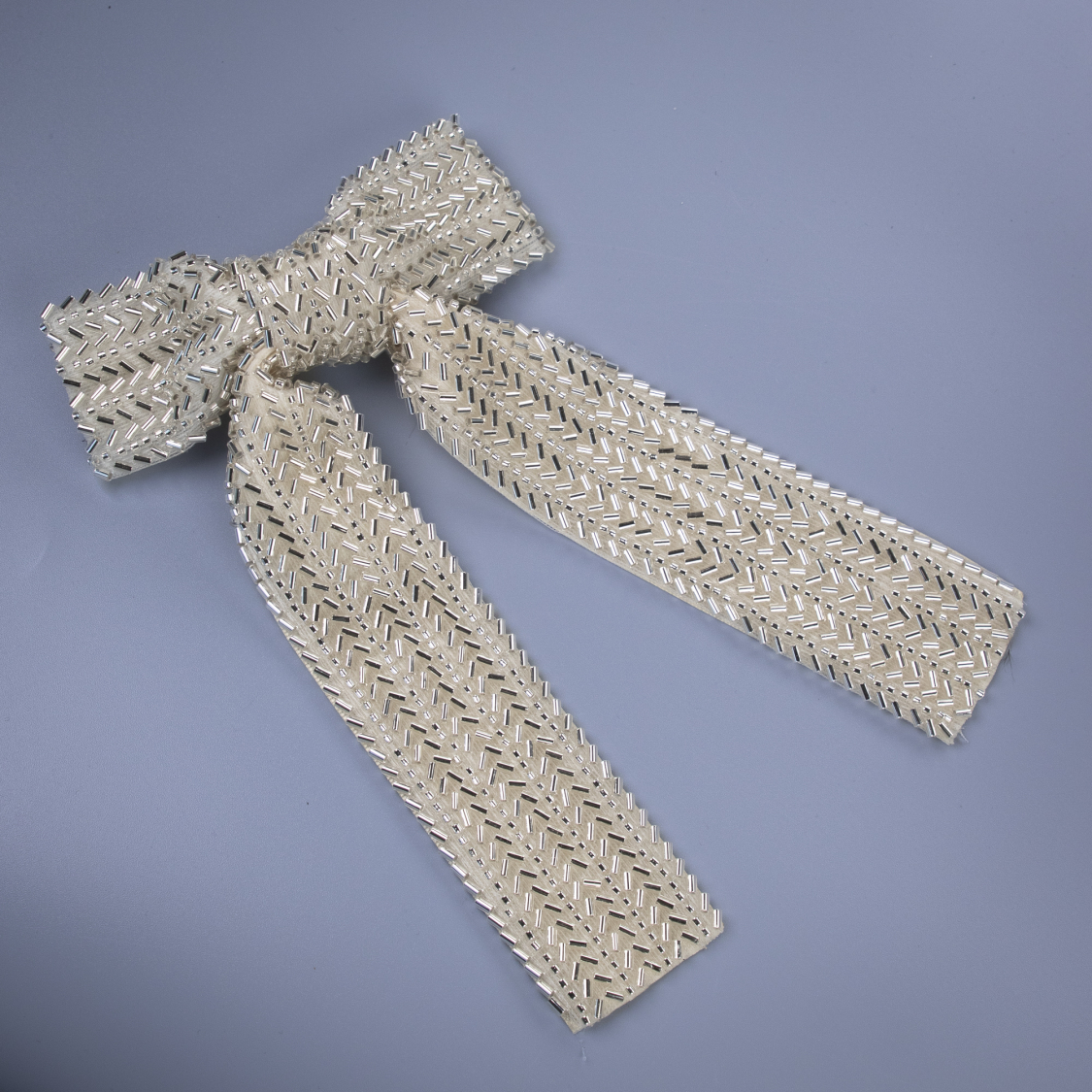 Sandie sløjfe hårspænde med sølvlook perler fra le mosch