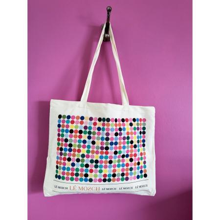 LE MOSCH logo taske med Multi Prikker. Logo tasken er lavet af kraftig canvas og med stor hank. Vi forsøger at reducerer behovet for engangsplastik ved at tilbyde en holdbar alternativ til plastikposen.