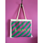LE MOSCH logo taske med Pink & Grøn Strib. Logo tasken er lavet af kraftig canvas og med stor hank. Vi forsøger at reducerer behovet for engangsplastik ved at tilbyde en holdbar alternativ til plastikposen.