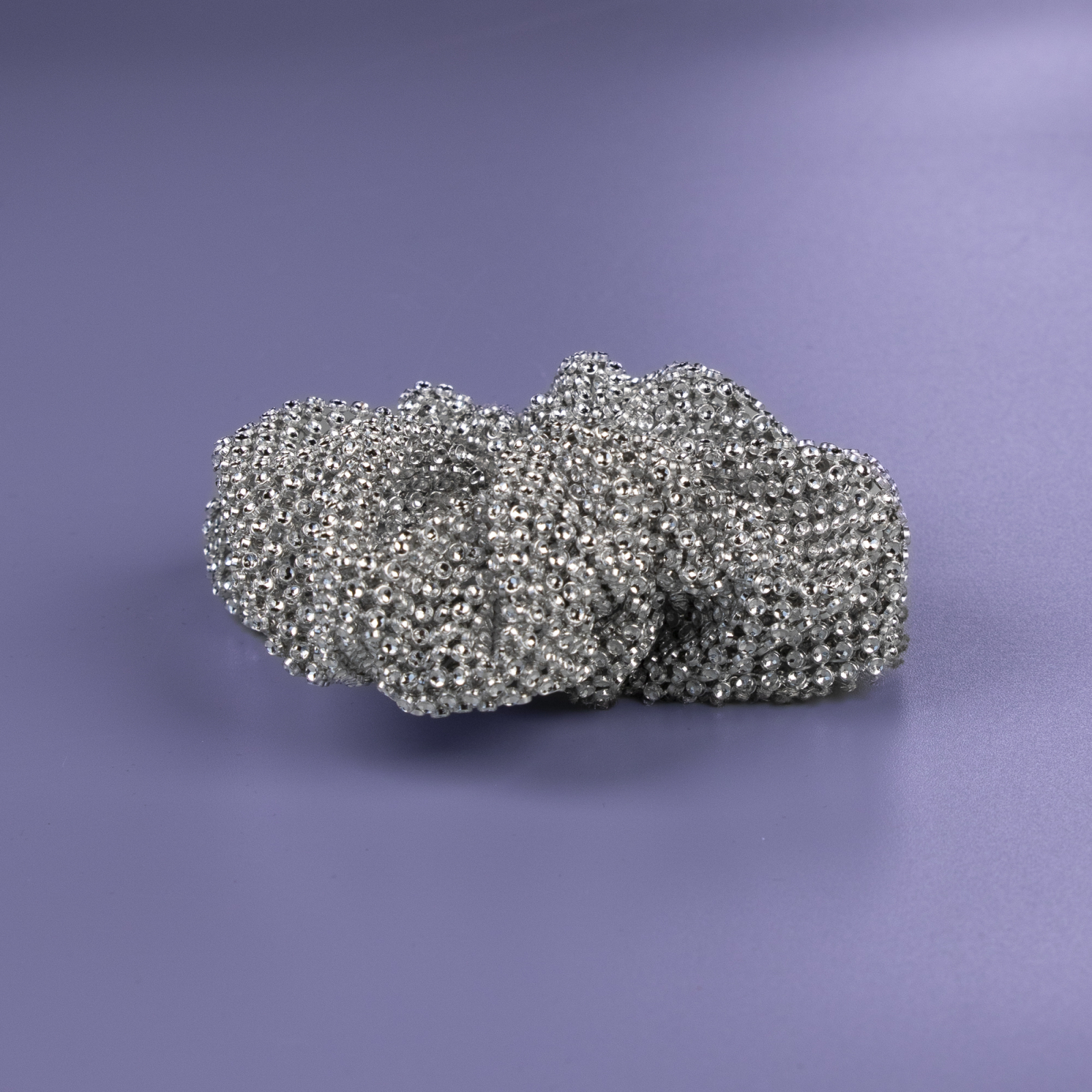 Eddie Metallic Scrunchie I sølvlook fra le mosch