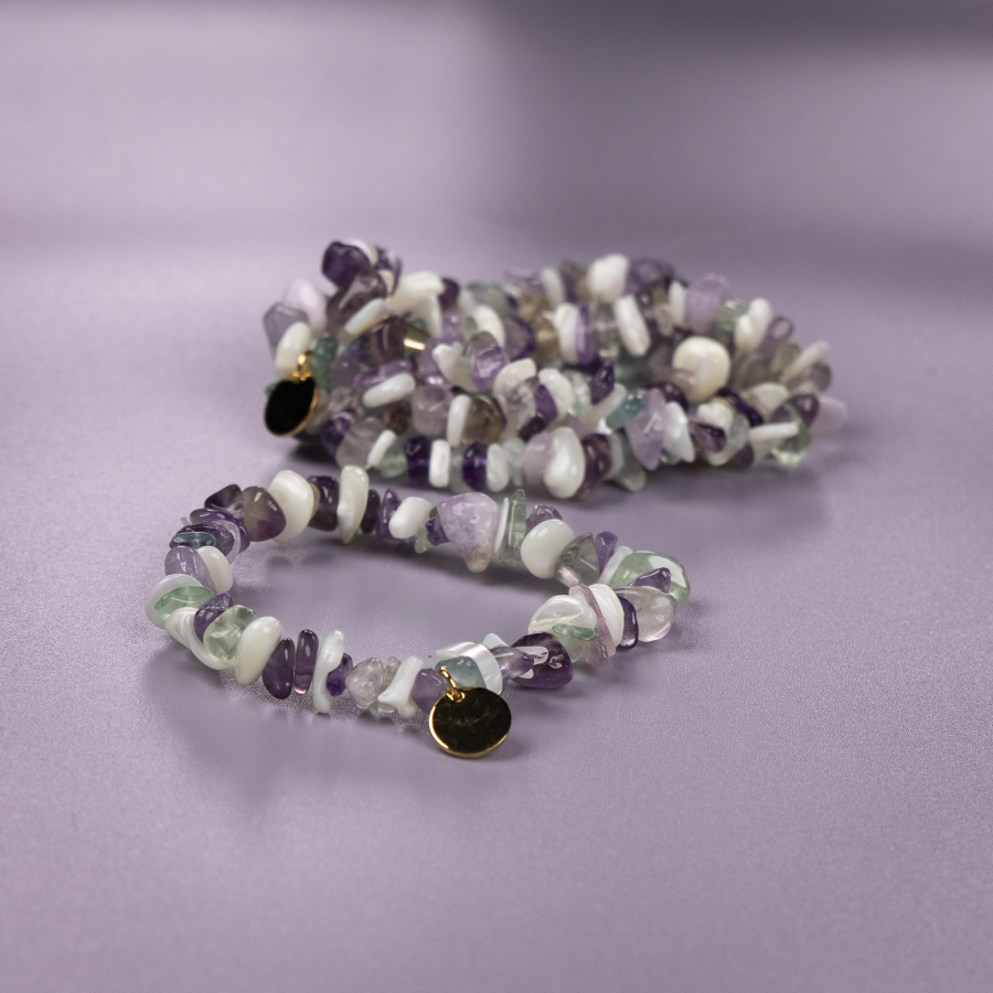 Lucky naturstensarmbånd med Amethyst, Fluorite og Hvid Pearl Shell chip sten