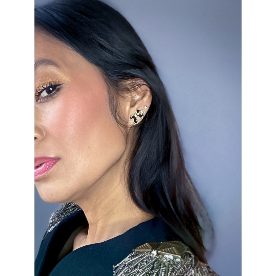 Filine sløjfe ørestikker i Sort Forgyldning fra le mosch