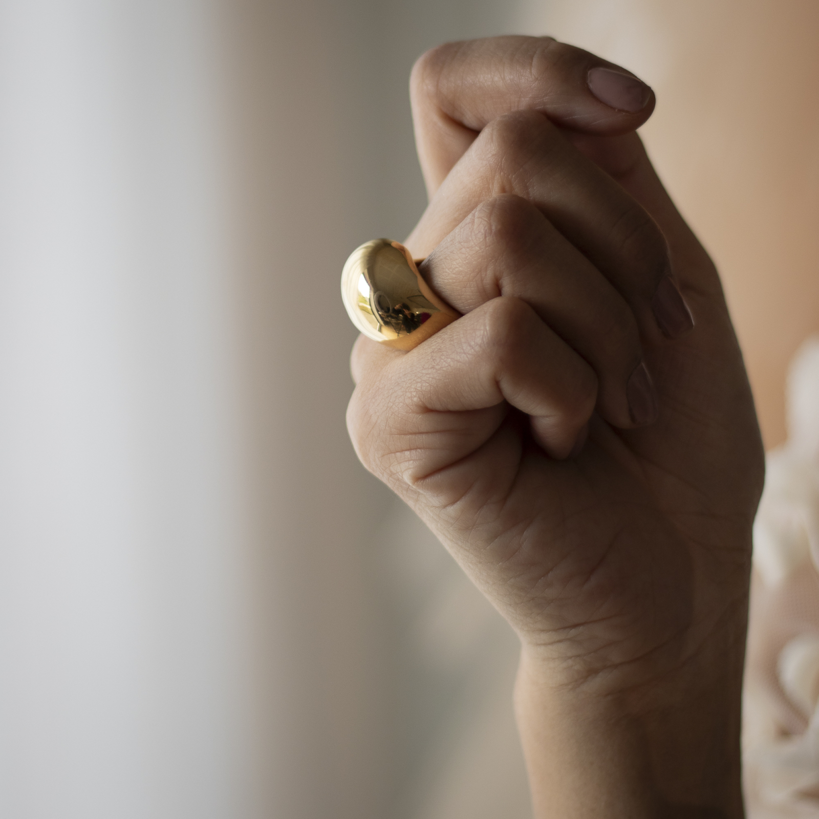 Ozzy statement ring I forgyldt fra le mosch er den ultimative store ring som passer perfekt til din smykke samling anno 2024