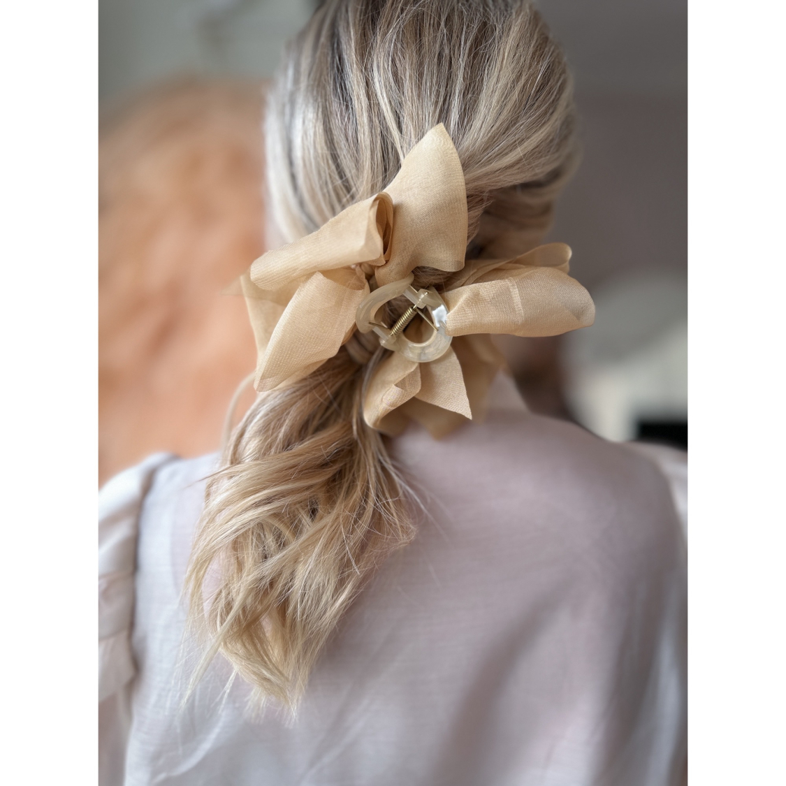 Tony hårklemme i Khaki organza fra le mosch