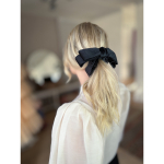 Maxine lang hårklemme med sløjfe i Sort fra le mosch. Bananklemme med sort velour sløjfe