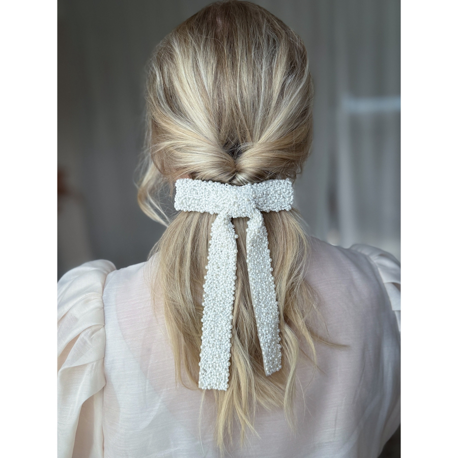 Sascha sløjfe-hårspænde med hvide perler fra le mosch