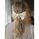 Elvira sløjfe scrunchie i Beige satin fra le mosch