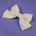 Kylie sløjfe hårspænde i creme fra le mosch