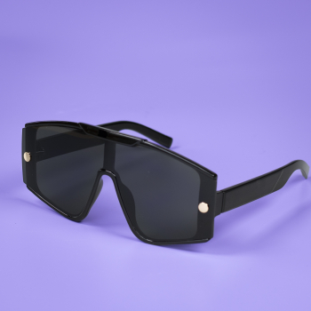 Amelia Solbriller i sort fra LÉ MOSCH