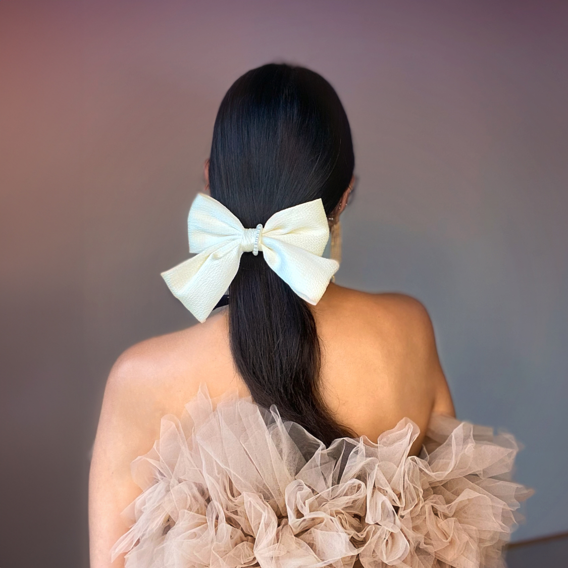 Kylie sløjfe hårspænde i creme fra le mosch