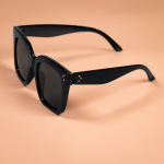 Liv solbriller i Sort fra LÉ MOSCH