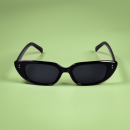 Ditte solbriller i Sortfrale mosch. Sort smal solbrille til kvinder Ditte solbriller i Sortfrale mosch. Sort smal solbrille til kvinder