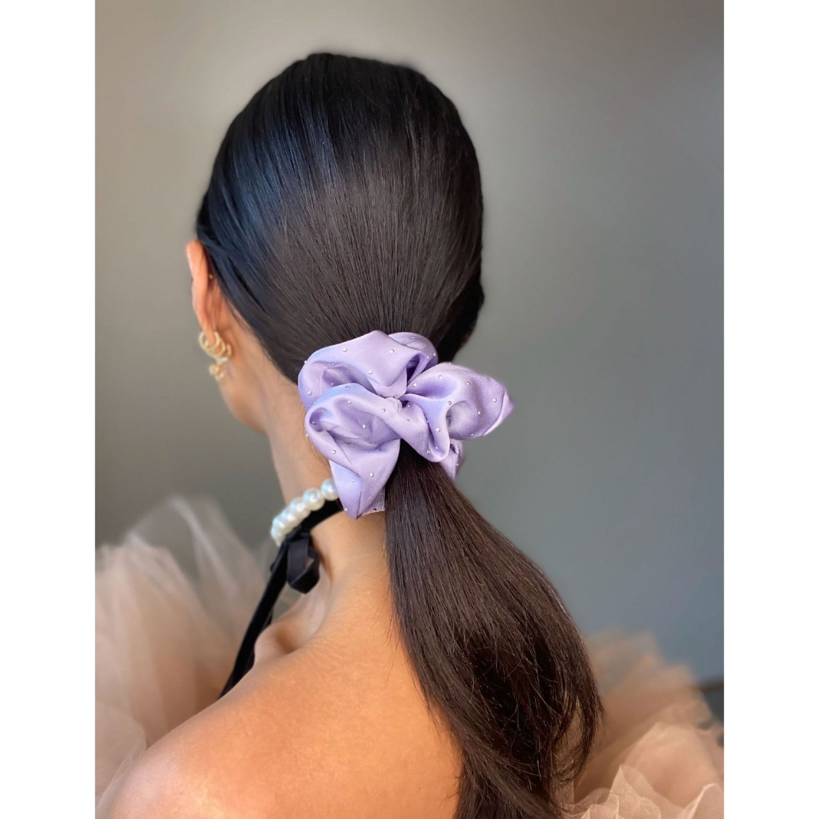 Dash Scrunchie i Lilla med similisten fra le mosch