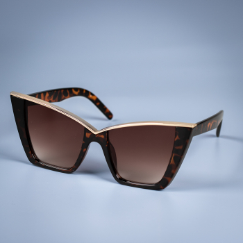 Helle Cat Eye solbriller I Turtle fra LÉ MOSCH Helle Cat Eye solbriller I Turtle fra LÉ MOSCH