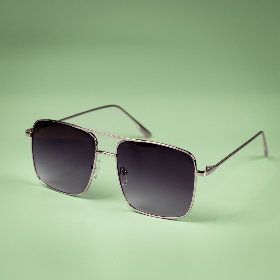 Eddie solbriller - Sølv med mørkt glas fra LÉ MOSCH, seje solbriller med kant, mørke solbriller i en enkel og klassisk stil, 