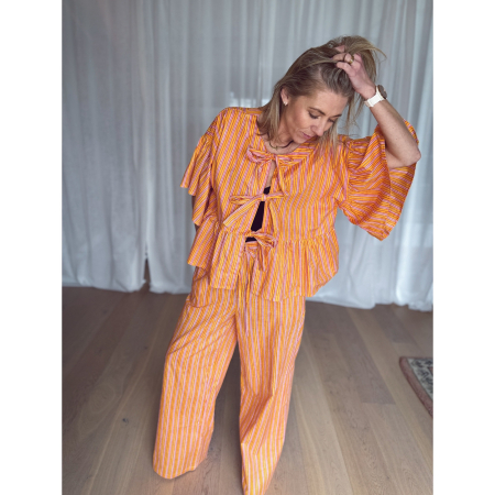 Laura bluse i Gul Pink Hvid Strib fra le mosch