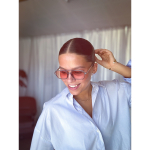 Cate solbriller i Grå Sheer Med Rosa Glas fra le mosch