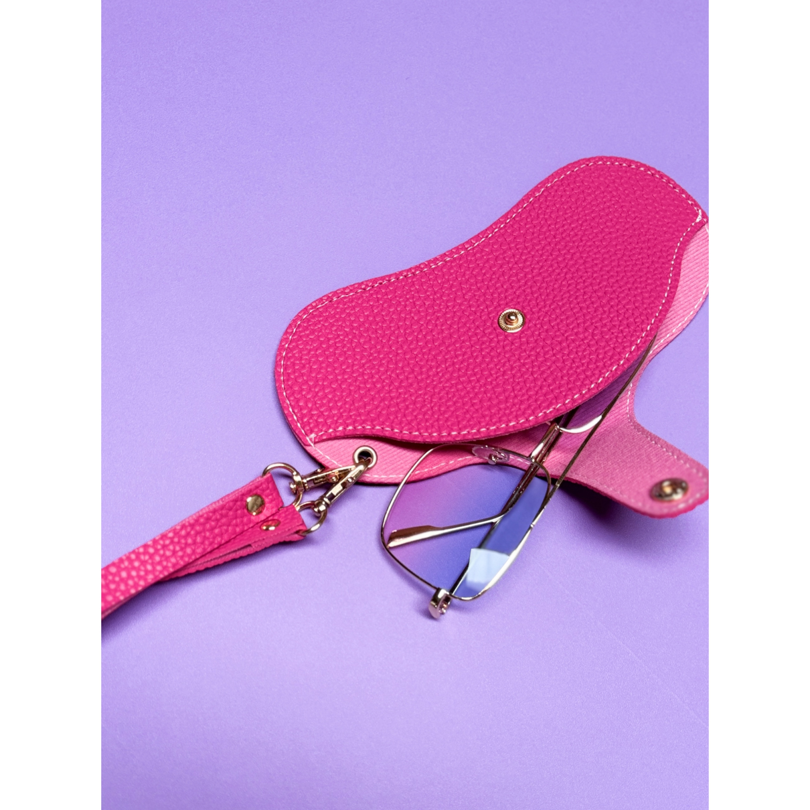 Sinnet Solbrille Etui i Pink fra le mosch