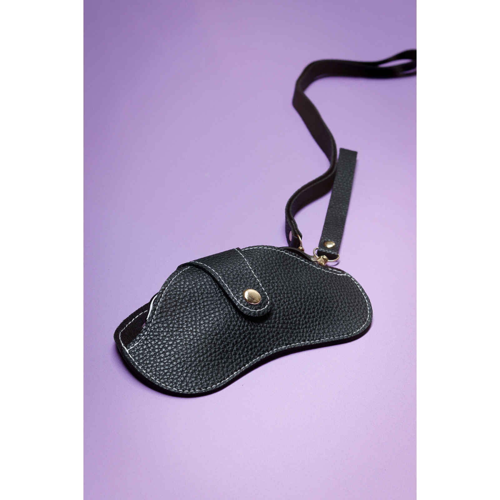 Sinnet Solbrille Etui i Sort fra le mosch