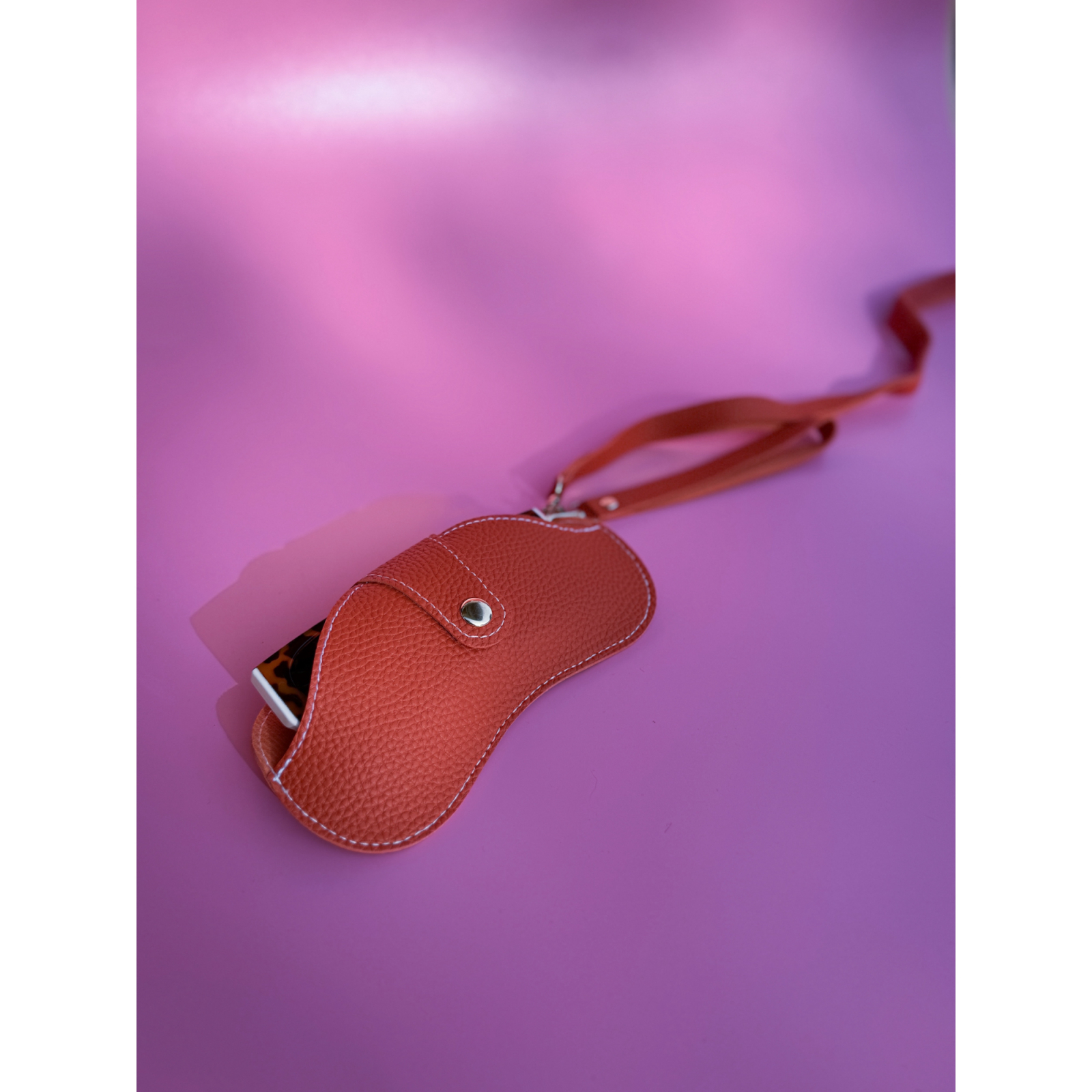 Sinnet Solbrille Etui i Orange fra le mosch