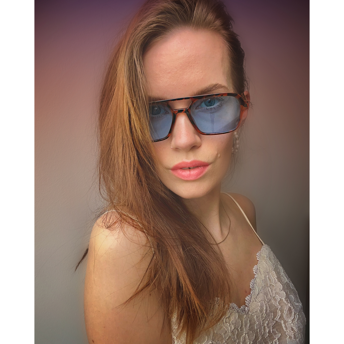 Cate solbriller i Turtle Med Blåt Glas Fra le mosch