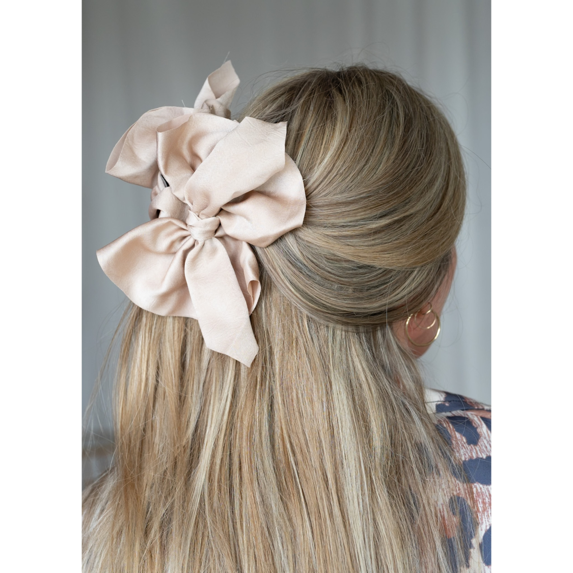 Falka Hårklemme i Beige fra le mosch