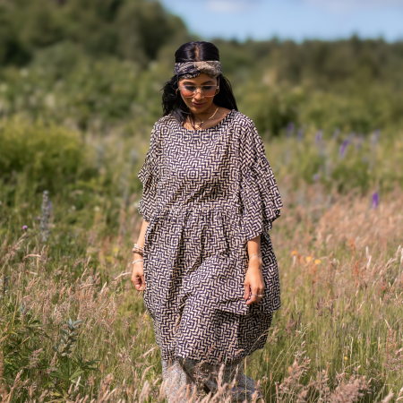 Lana kjole i Grafisk Print i Sort og Latte fra le mosch