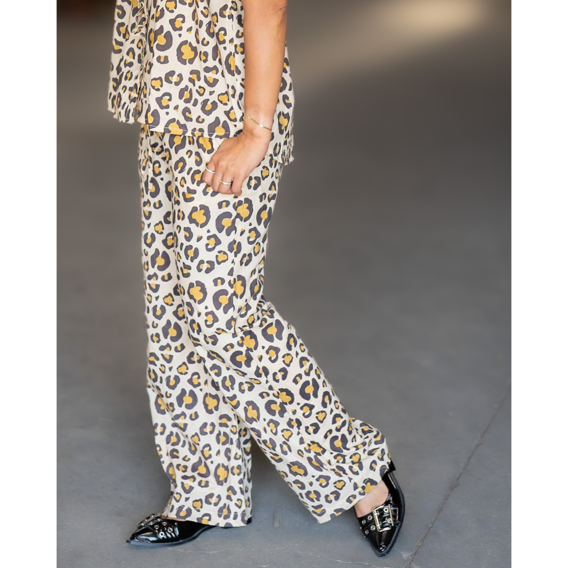 Lange bukser med leopardprint