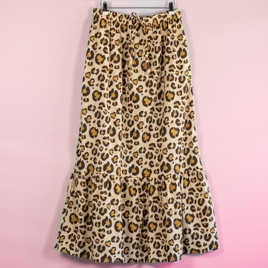 Lang nederdel med leopardprint