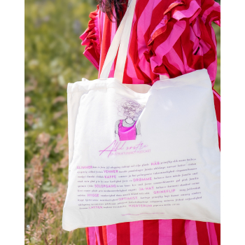 ADHD søstre logo taske fra le mosch. Logo tasken er lavet af kraftig canvas og med stor hank. Vi forsøger at reducerer behovet for engangsplastik ved at tilbyde en holdbar alternativ til plastikposen. ADHD søstre logo taske fra le mosch. Logo tasken er lavet af kraftig canvas og med stor hank. Vi forsøger at reducerer behovet for engangsplastik ved at tilbyde en holdbar alternativ til plastikposen.