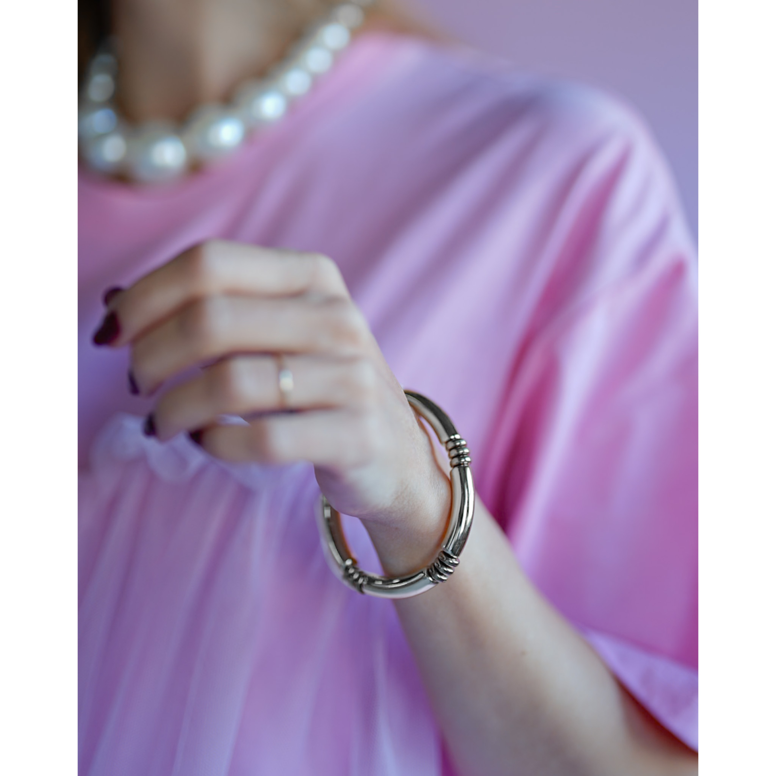 Majbritt Armbånd i sølvlook, elastik armbånd,
