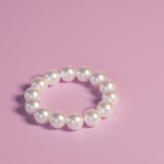 Pinta Perle Armbånd fra LÉ MOSCH, store hvide perler, 