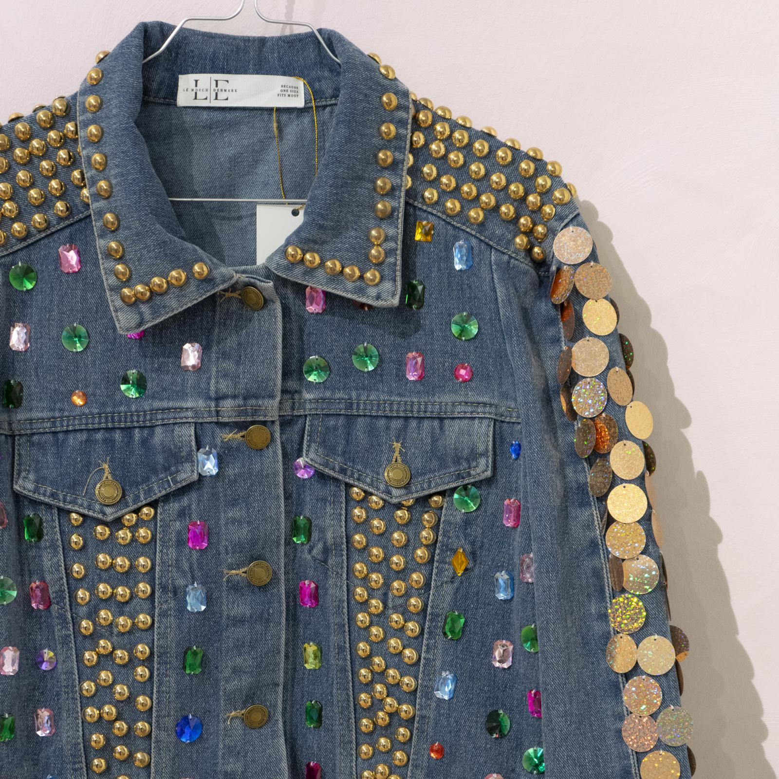 Lova denimjakke, jakke med sten og nitter fra LÉ MOSCH