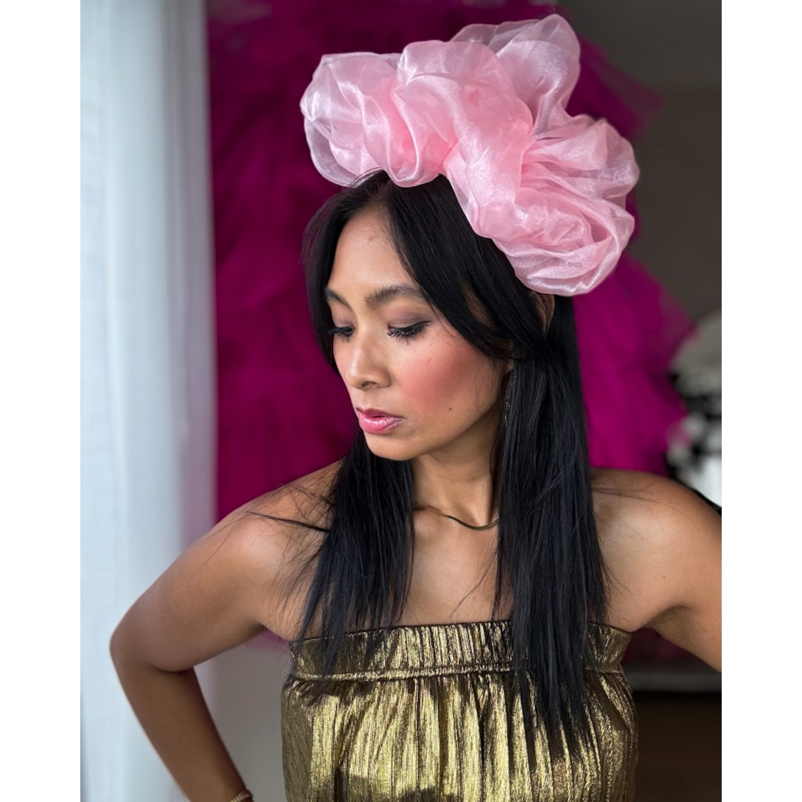 Stor asymmetrisk Midsommer organza hårbøjle i Rosa fra æe mosch