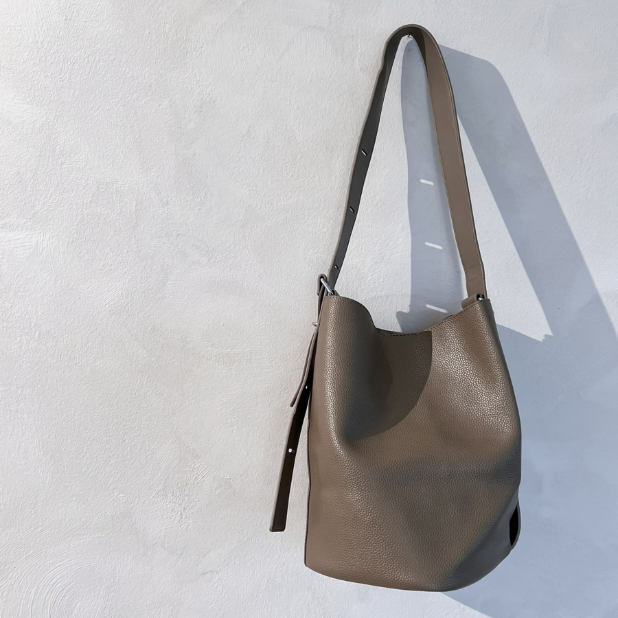 Herla Bucket Taske i Mud fra LÉ MOSCH