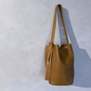 Herla Bucket Taske i Brun fra LÉ MOSCH Herla Bucket Taske i Brun fra LÉ MOSCH