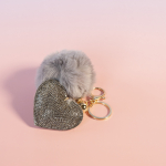 Viva Nøglering i Grå fra LÉ MOSCH, nøglering med plysbold og hjerte, 