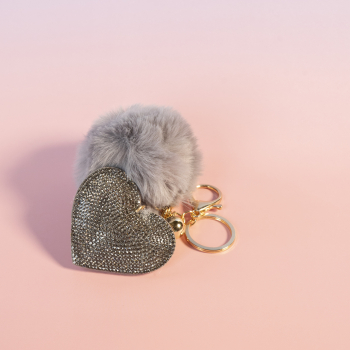 Viva Nøglering i Grå fra LÉ MOSCH, nøglering med plysbold og hjerte,  Viva Nøglering i Grå fra LÉ MOSCH, nøglering med plysbold og hjerte,